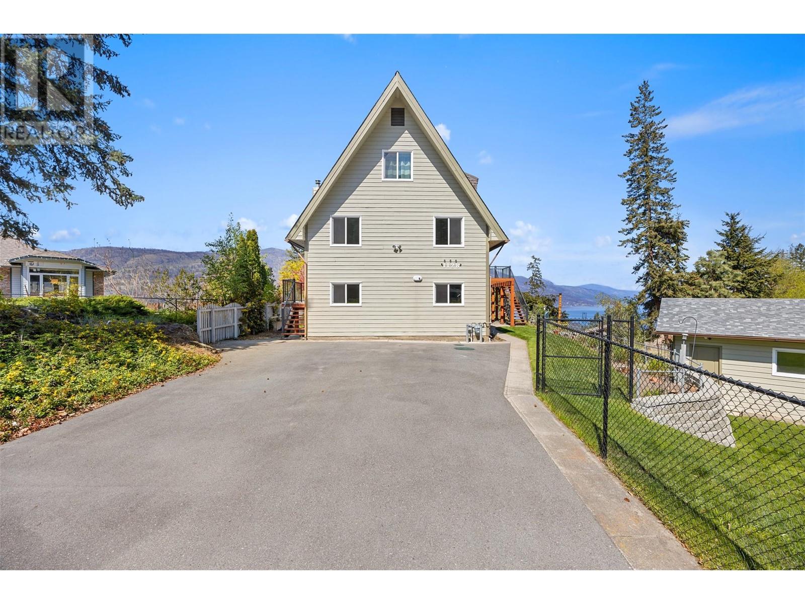 1128 Lynn Court, Kelowna, British Columbia  V1V 1H1 - Photo 2 - 10345355