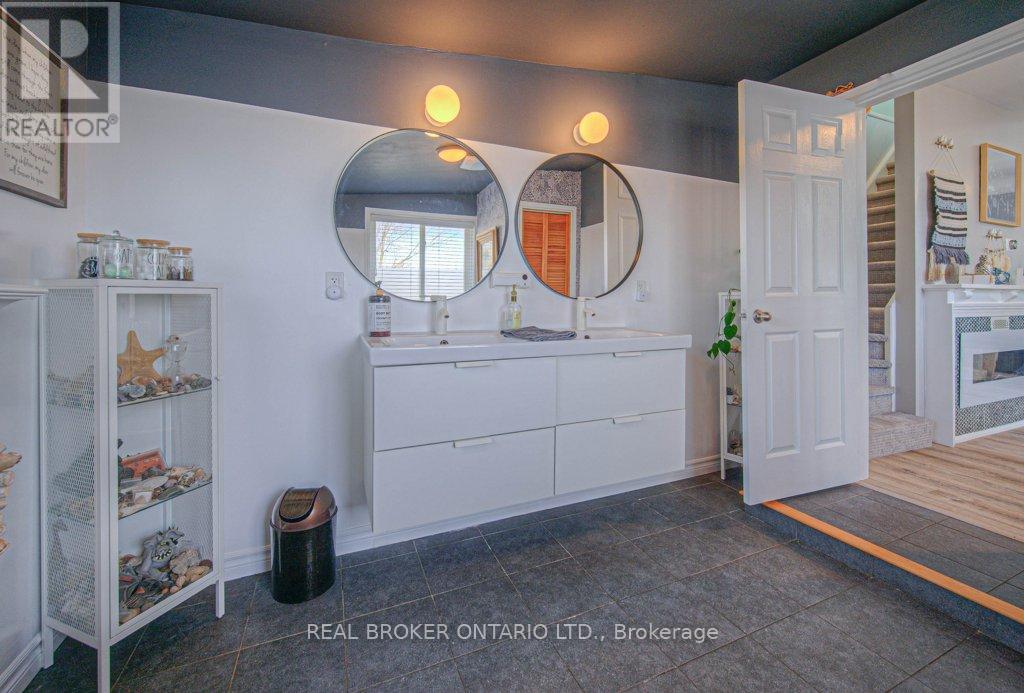 157 Henderson Street, Cambridge, Ontario  N3C 2G3 - Photo 19 - X12113374