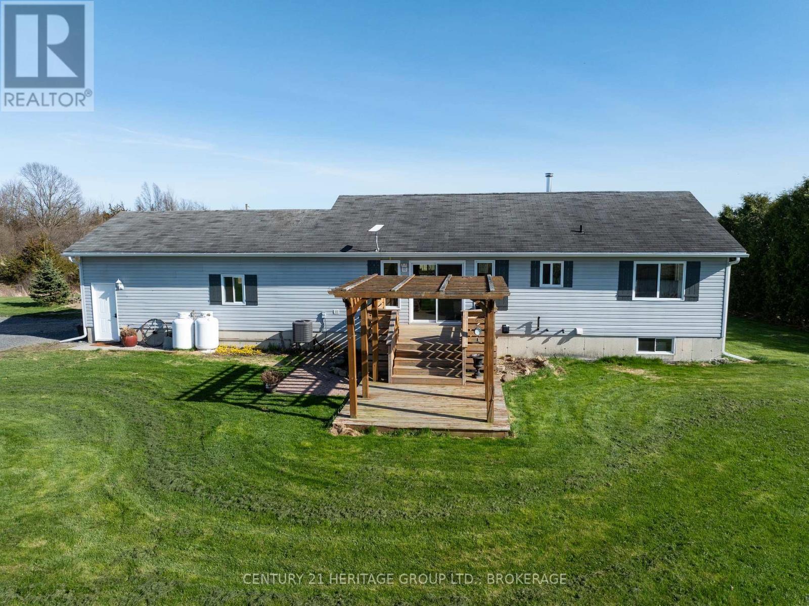 97 Dulcemaine Road, Front Of Leeds & Seeleys Bay, Ontario  K0E 1L0 - Photo 8 - X12113736