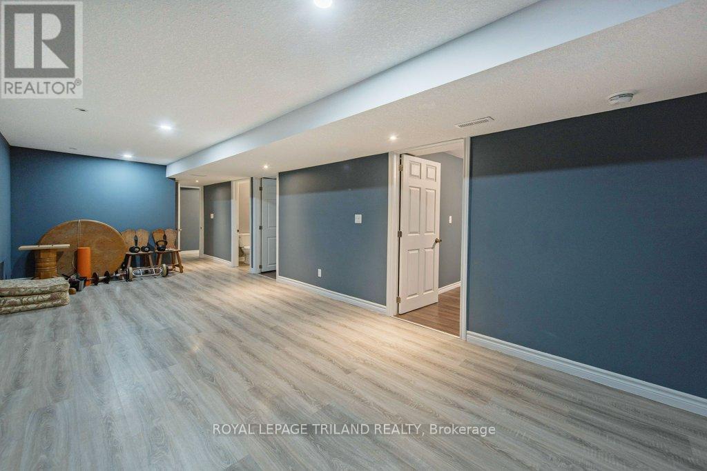 301 Reynolds Road, London South, Ontario N6K 2P2 - Photo 26 - X12113650