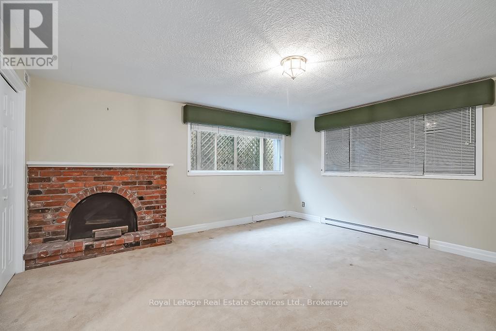 82 First Street, Oakville (Oo Old Oakville), Ontario  L6J 3R3 - Photo 27 - W12113715