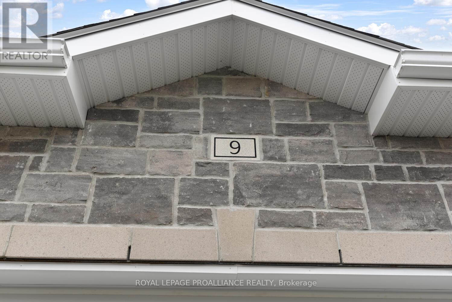 9 Ben Tekamp Terrace, Brockville, Ontario  K0E 0E8 - Photo 3 - X12110973