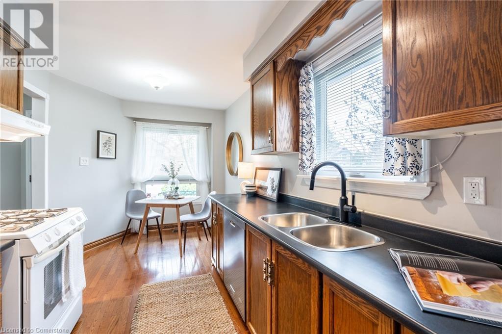 1141 Montgomery Drive, Oakville, Ontario  L6M 1E9 - Photo 8 - 40722284
