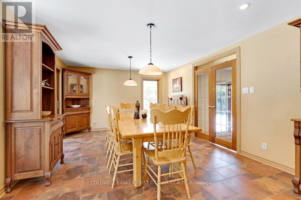 206 Deerwood Drive, Ottawa, Ontario  K0A 2H0 - Photo 11 - X12044441