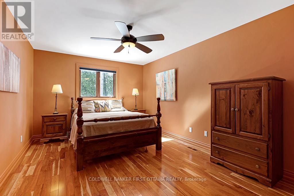 206 Deerwood Drive, Ottawa, Ontario  K0A 2H0 - Photo 20 - X12044441