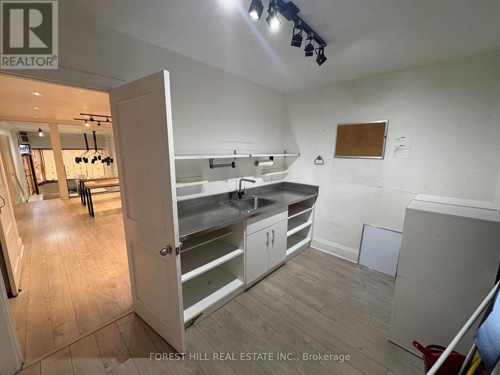 889 Dundas Street W, Toronto, Ontario  M6J 1V9 - Photo 10 - C12113742