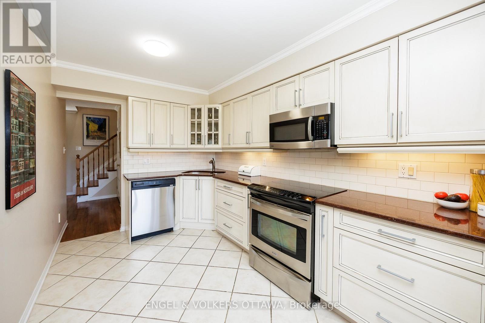 57 Hodgson Court, Ottawa, Ontario  K2K 2T4 - Photo 13 - X12113681