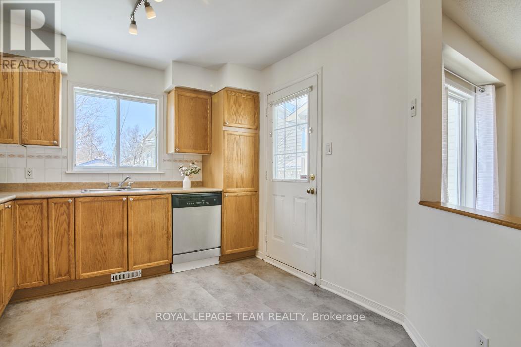 8 Calaveras Avenue, Ottawa, Ontario  K2J 4Z8 - Photo 10 - X12113706