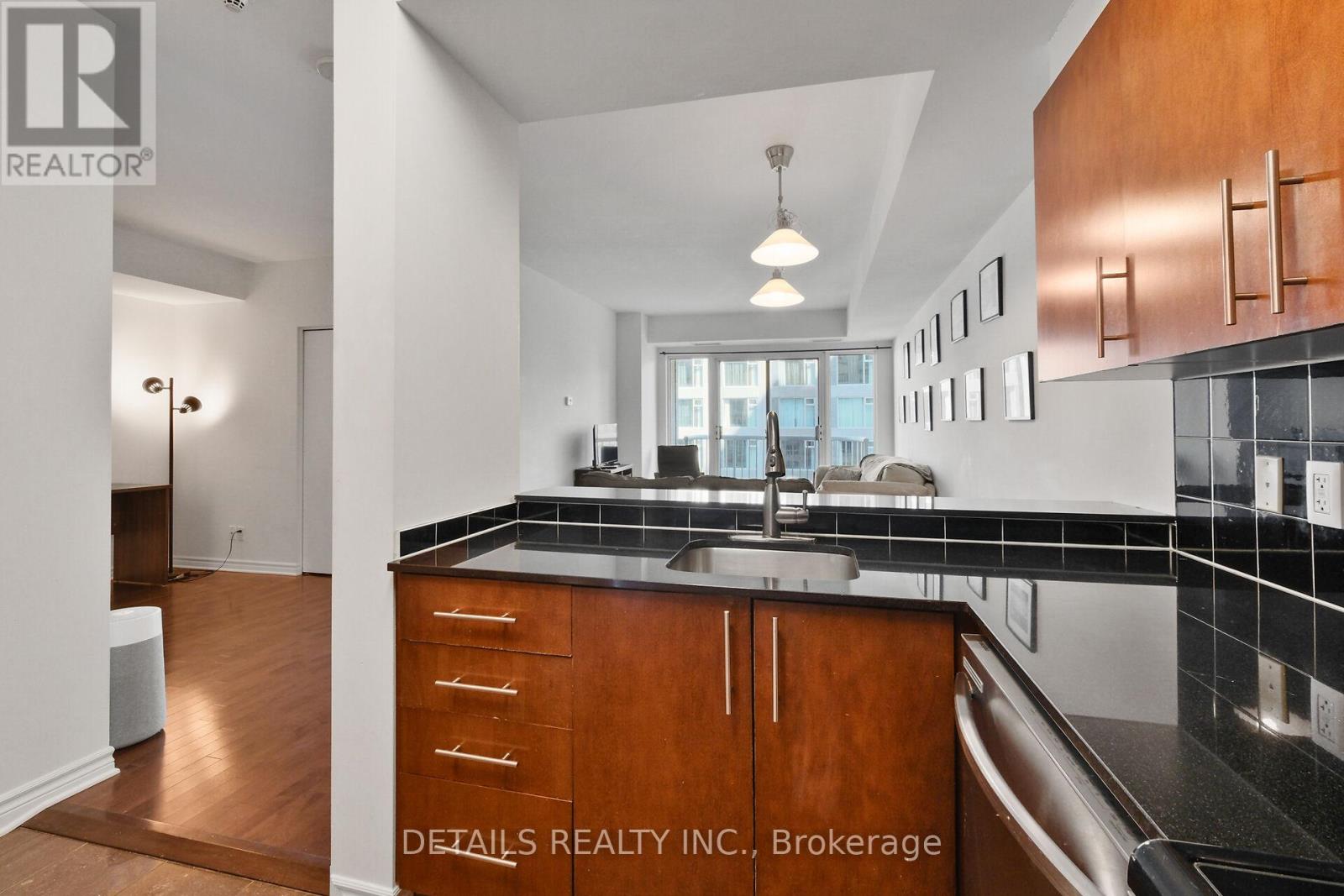 1202 - 200 Rideau Street, Ottawa, Ontario  K1N 5Y1 - Photo 7 - X12113731