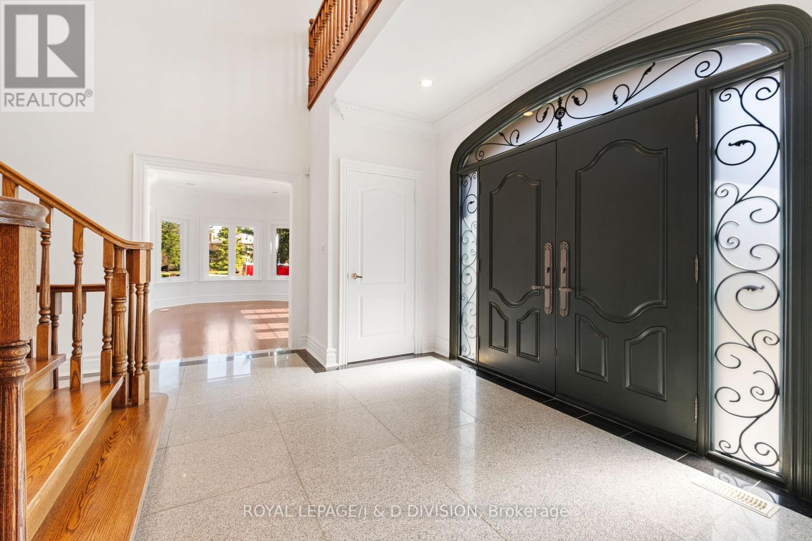 Property at 19 LOGAN COURT image 4