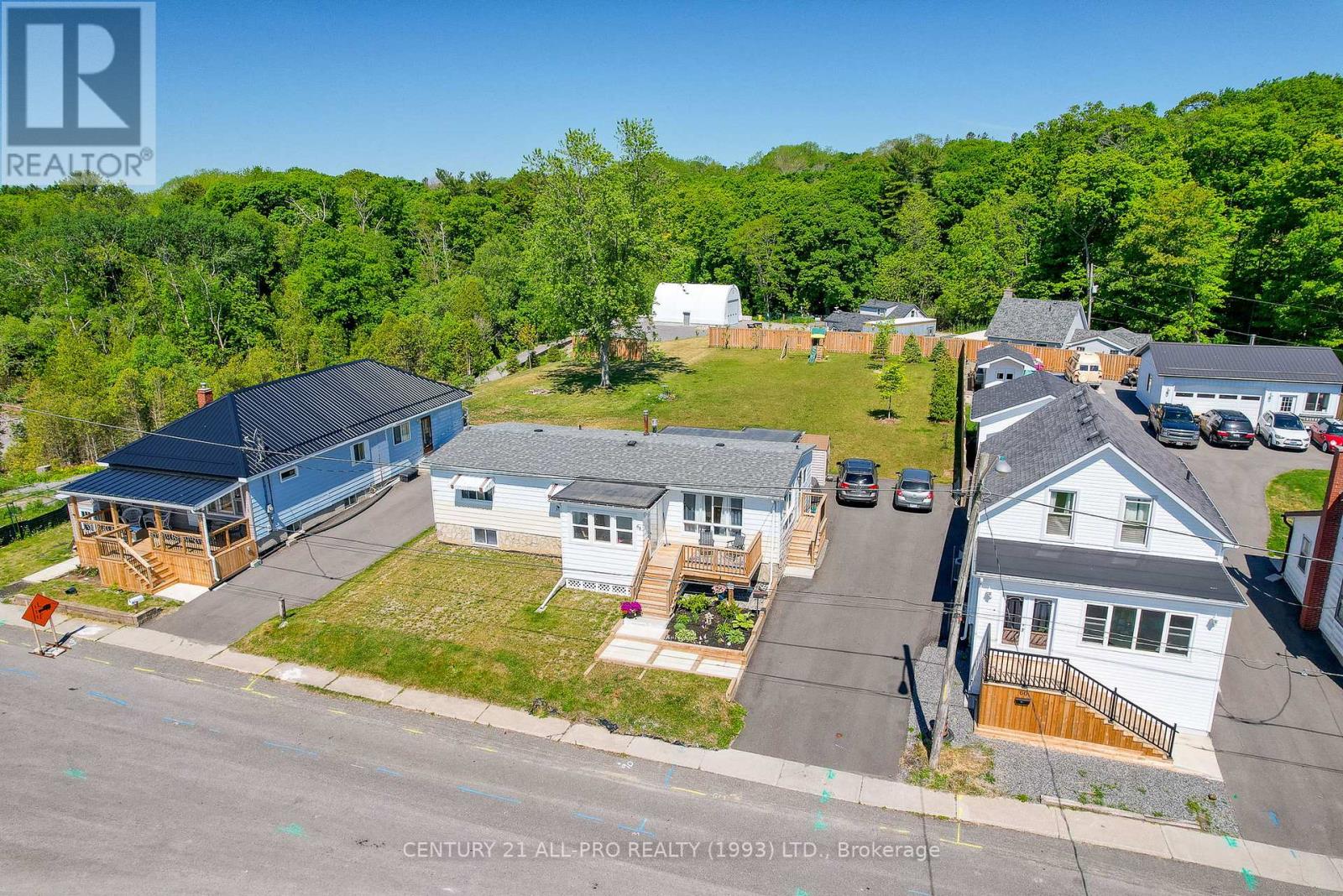 64 Alexander Street, Port Hope, Ontario L1A 1B3 - Photo 4 - X12108999