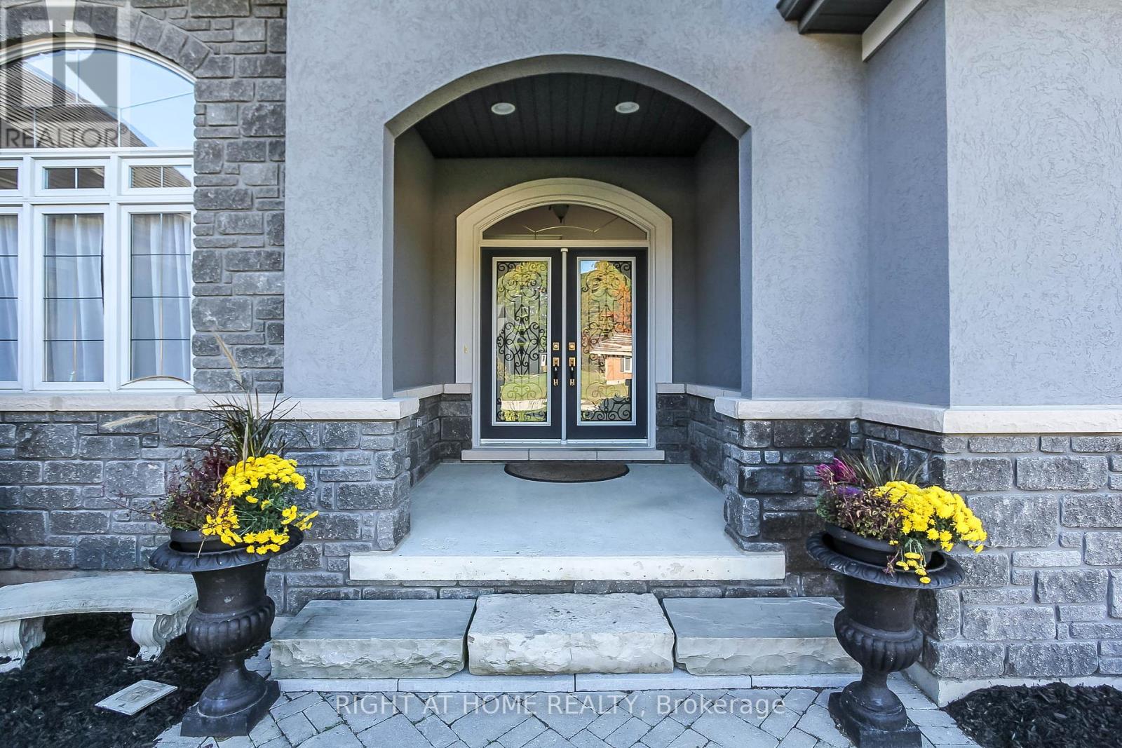 Property at 16 DEANNA DRIVE image 3