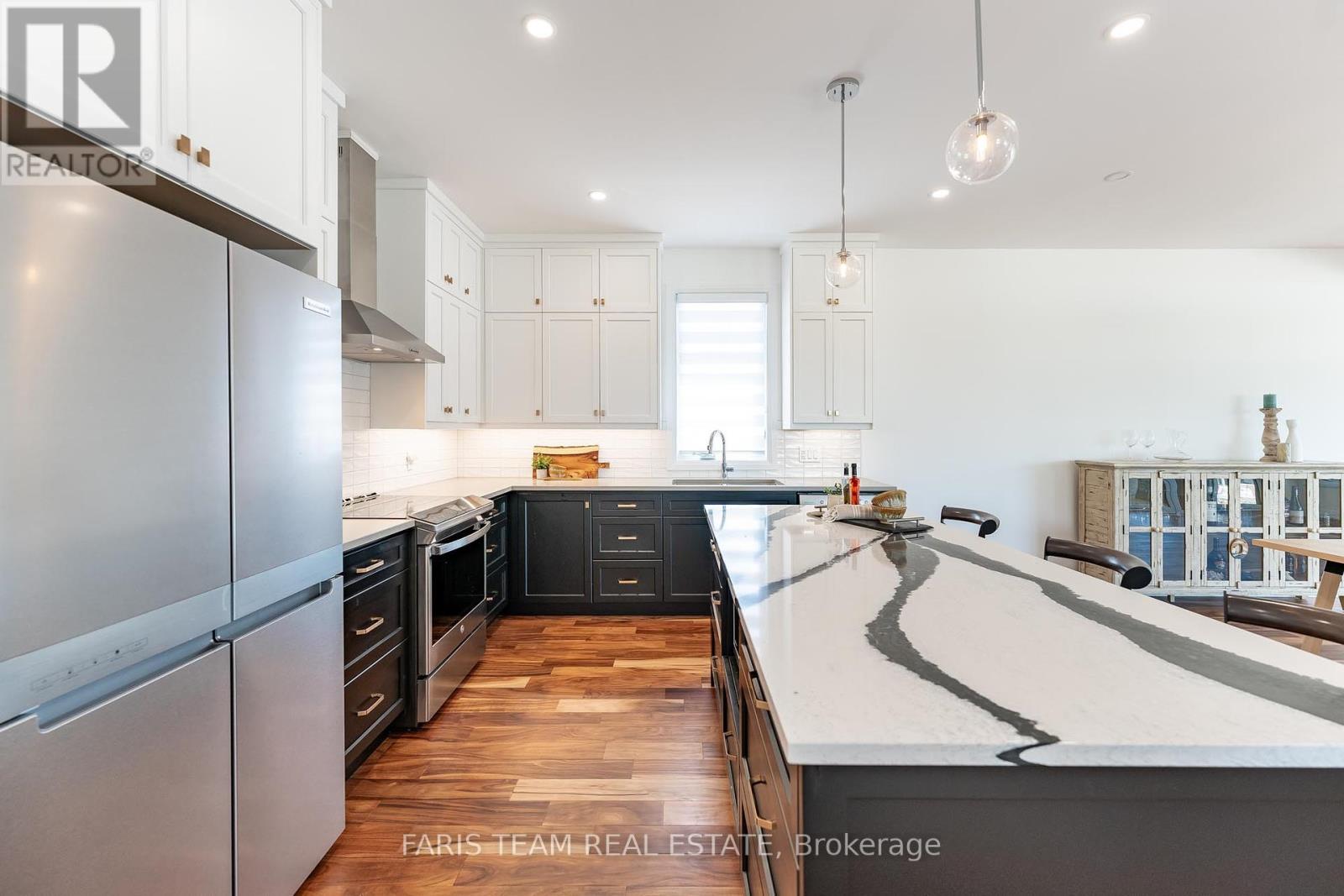 38 Magazine Street, Penetanguishene, Ontario  L9M 0W7 - Photo 8 - S12113707