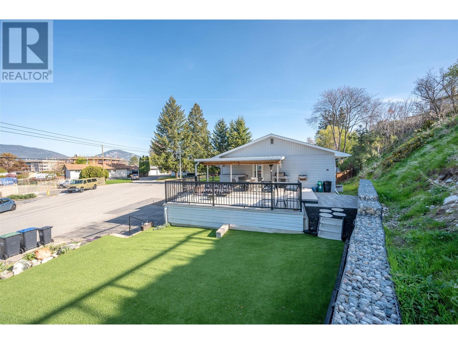 102 Pineview Place, Penticton, British Columbia  V2A 3R4 - Photo 32 - 10345733
