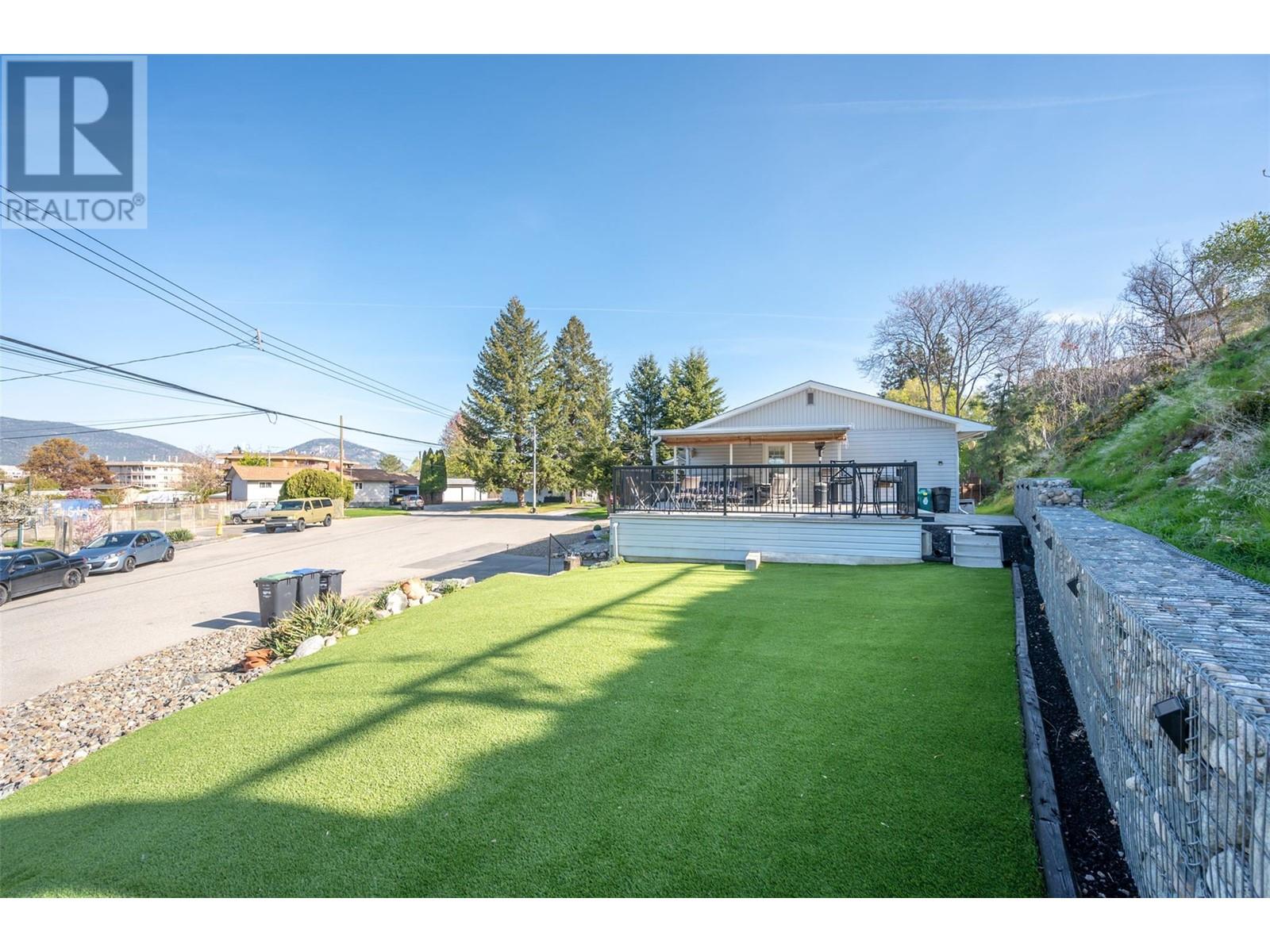 102 Pineview Place, Penticton, British Columbia  V2A 3R4 - Photo 30 - 10345733