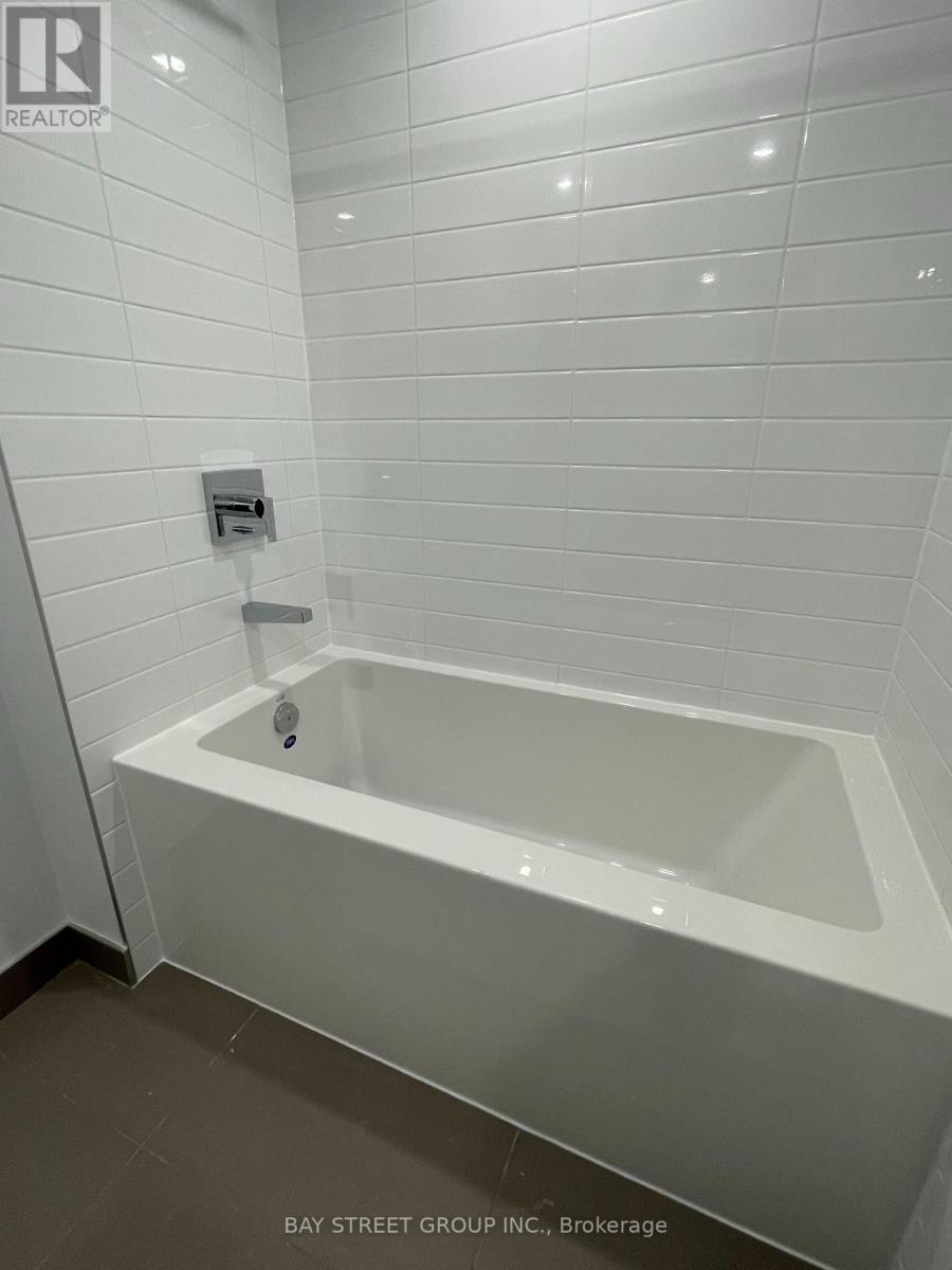 902 - 430 Square One Drive, Mississauga (City Centre), Ontario  L5B 0L6 - Photo 14 - W12113630