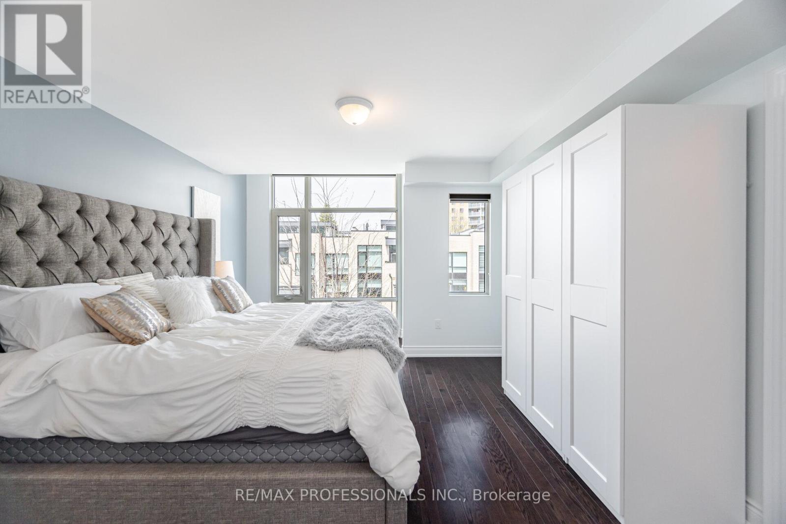 31 Pony Farm Drive, Toronto (Willowridge-Martingrove-Richview), Ontario  M9R 4B2 - Photo 17 - W12113670