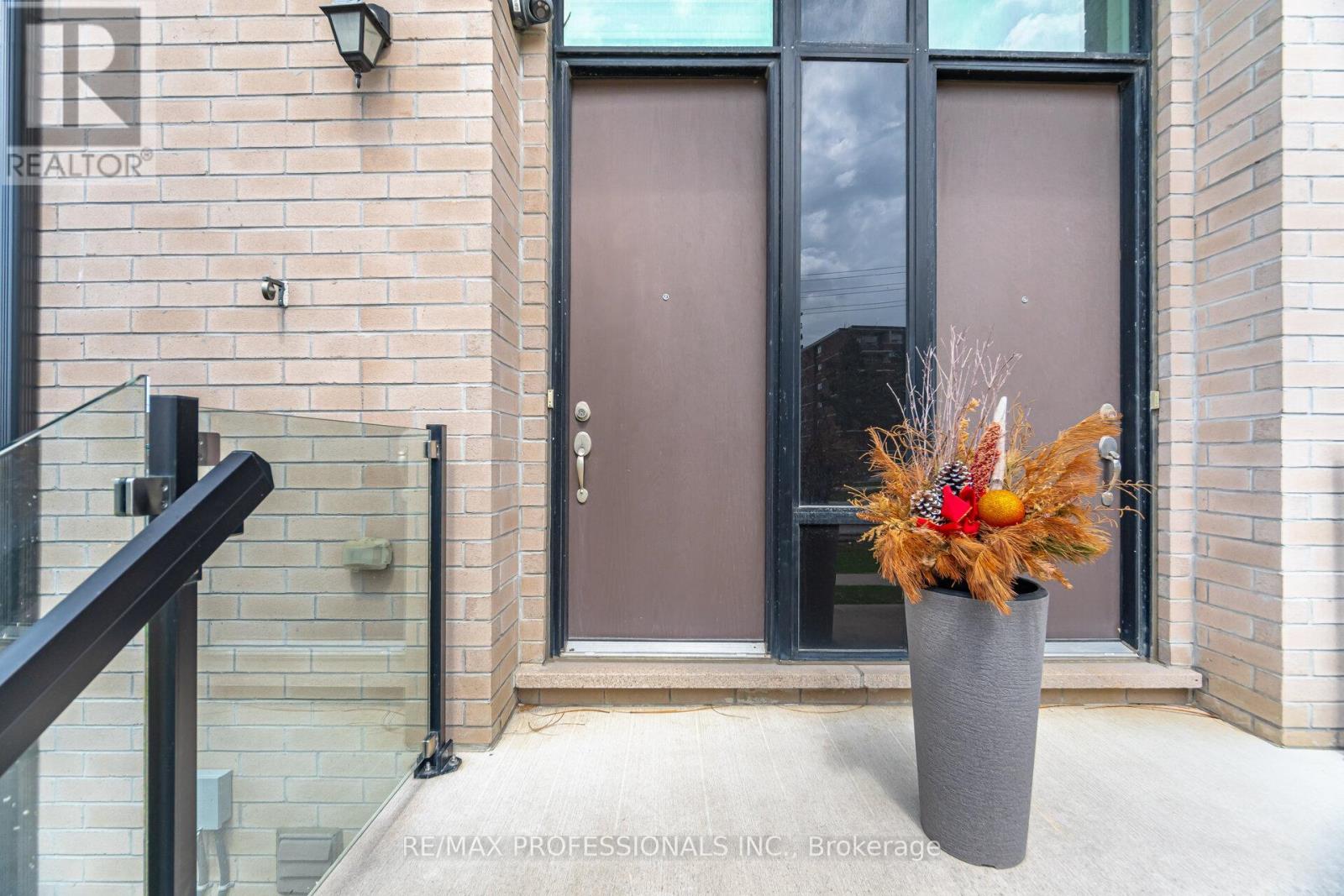31 Pony Farm Drive, Toronto (Willowridge-Martingrove-Richview), Ontario  M9R 4B2 - Photo 37 - W12113670