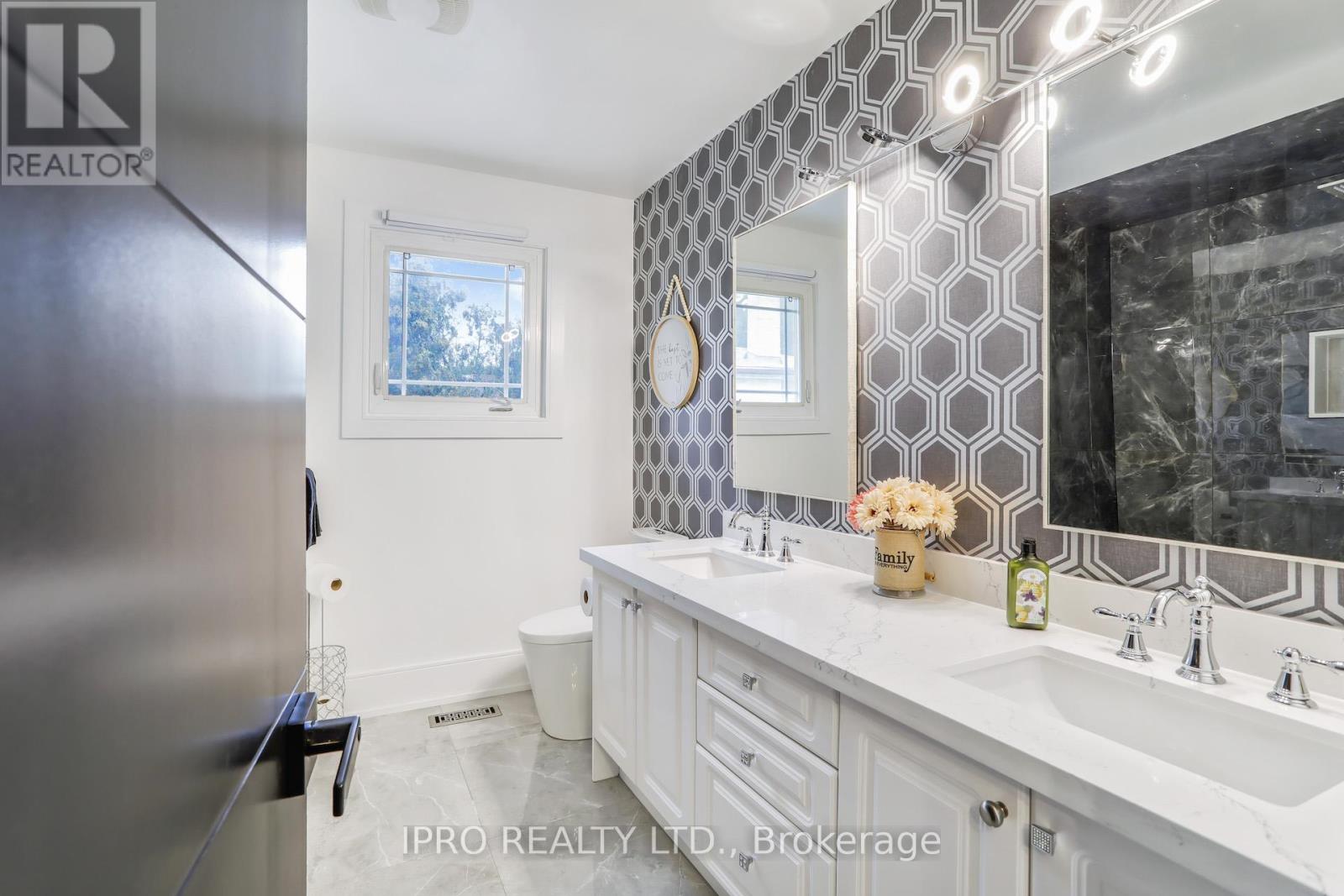3484 Riverspray Crescent, Mississauga, Ontario  L4Y 3M7 - Photo 32 - W12113694