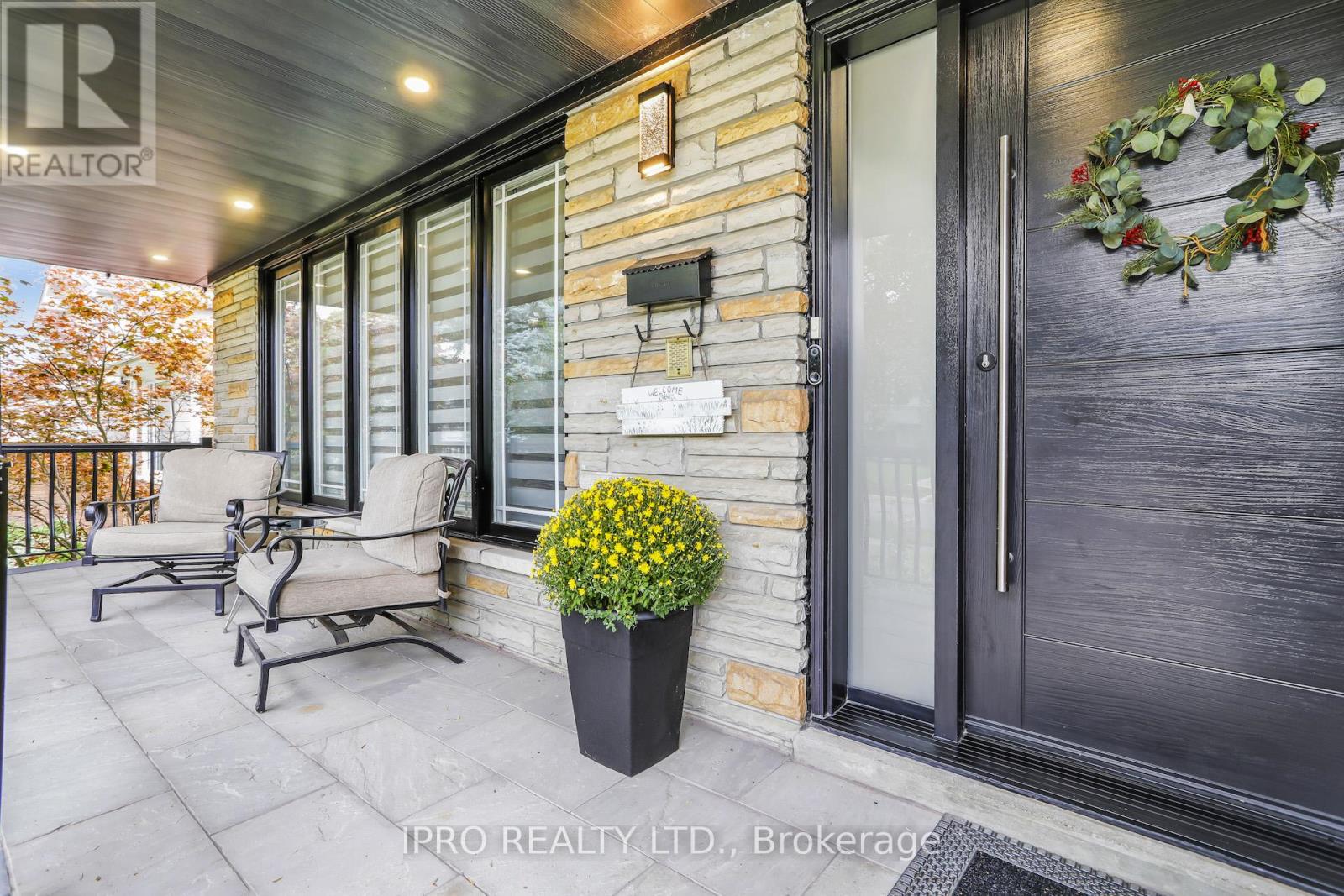 3484 Riverspray Crescent, Mississauga, Ontario  L4Y 3M7 - Photo 4 - W12113694