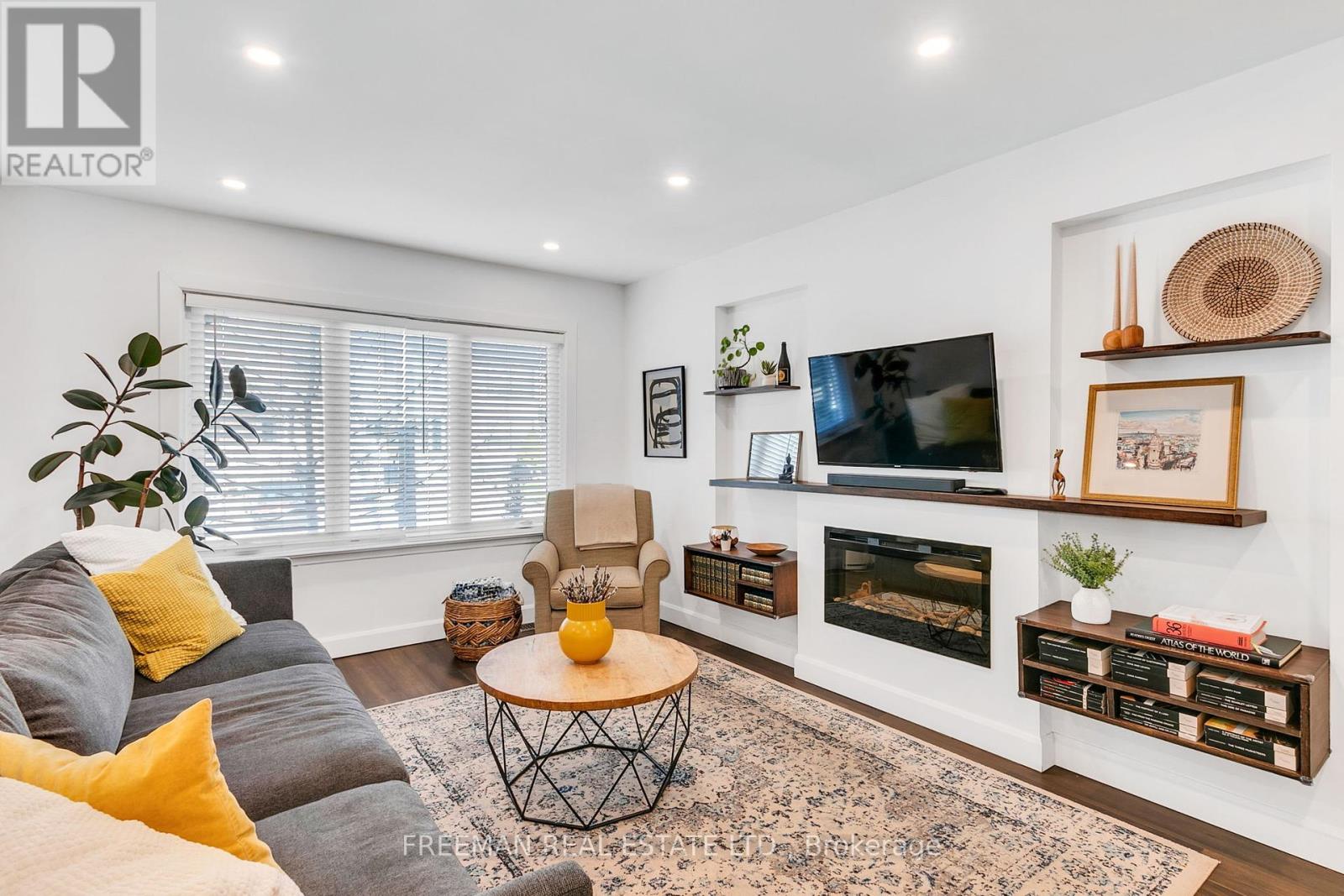 14 Hilldale Road, Toronto, Ontario  M6N 3Y2 - Photo 3 - W12113733