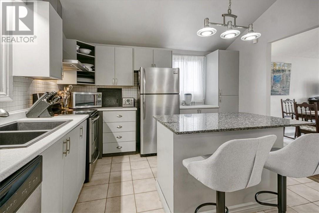 965 Jeanne D'arc Street W, Greater Sudbury, Ontario  P3P 1R9 - Photo 2 - 2121928