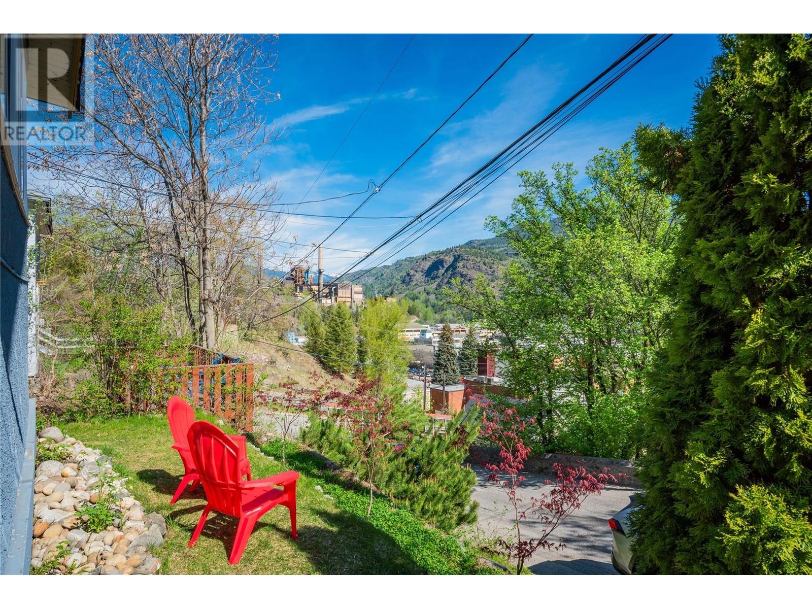 Property at 1410 Tamarac Avenue image 4
