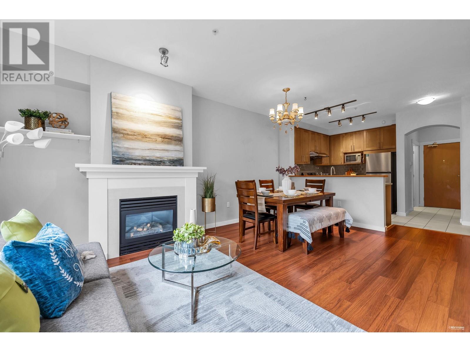 Listing Picture 6 of 34 : 311 4883 MACLURE MEWS, Vancouver / 溫哥華 - 魯藝地產 Yvonne Lu Group - MLS Medallion Club Member