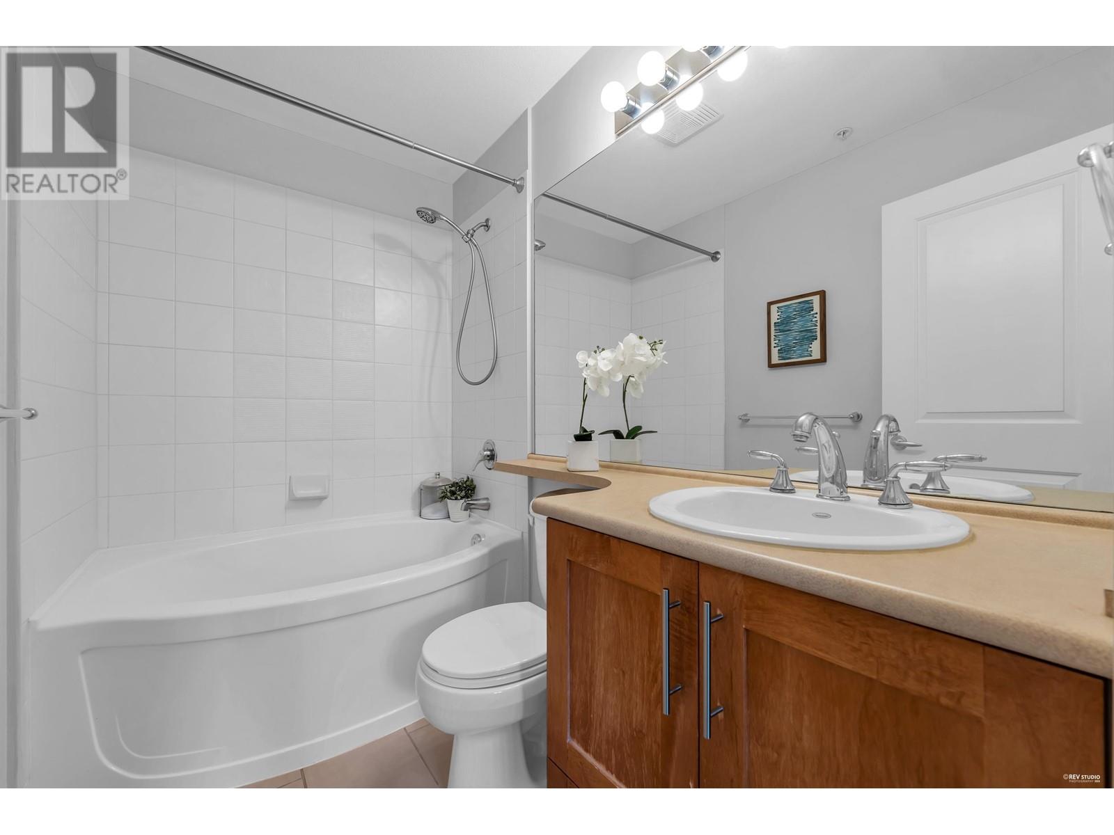 Listing Picture 18 of 34 : 311 4883 MACLURE MEWS, Vancouver / 溫哥華 - 魯藝地產 Yvonne Lu Group - MLS Medallion Club Member