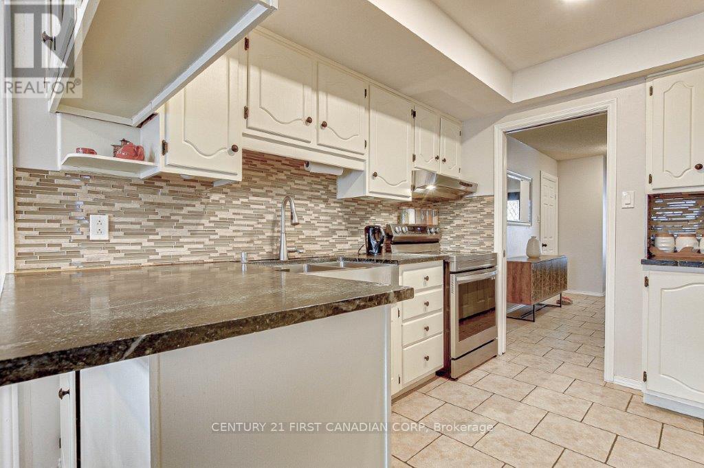 1049 Mahogany Crescent, London North (North P), Ontario  N6H 4V8 - Photo 5 - X12113758