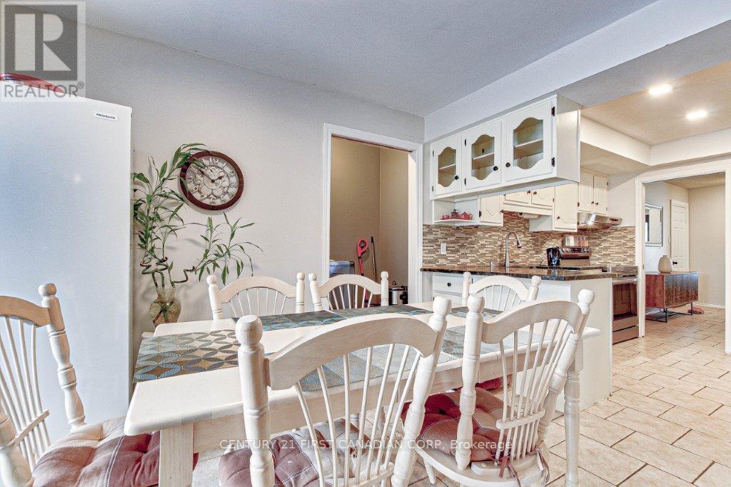 1049 Mahogany Crescent, London North (North P), Ontario  N6H 4V8 - Photo 8 - X12113758