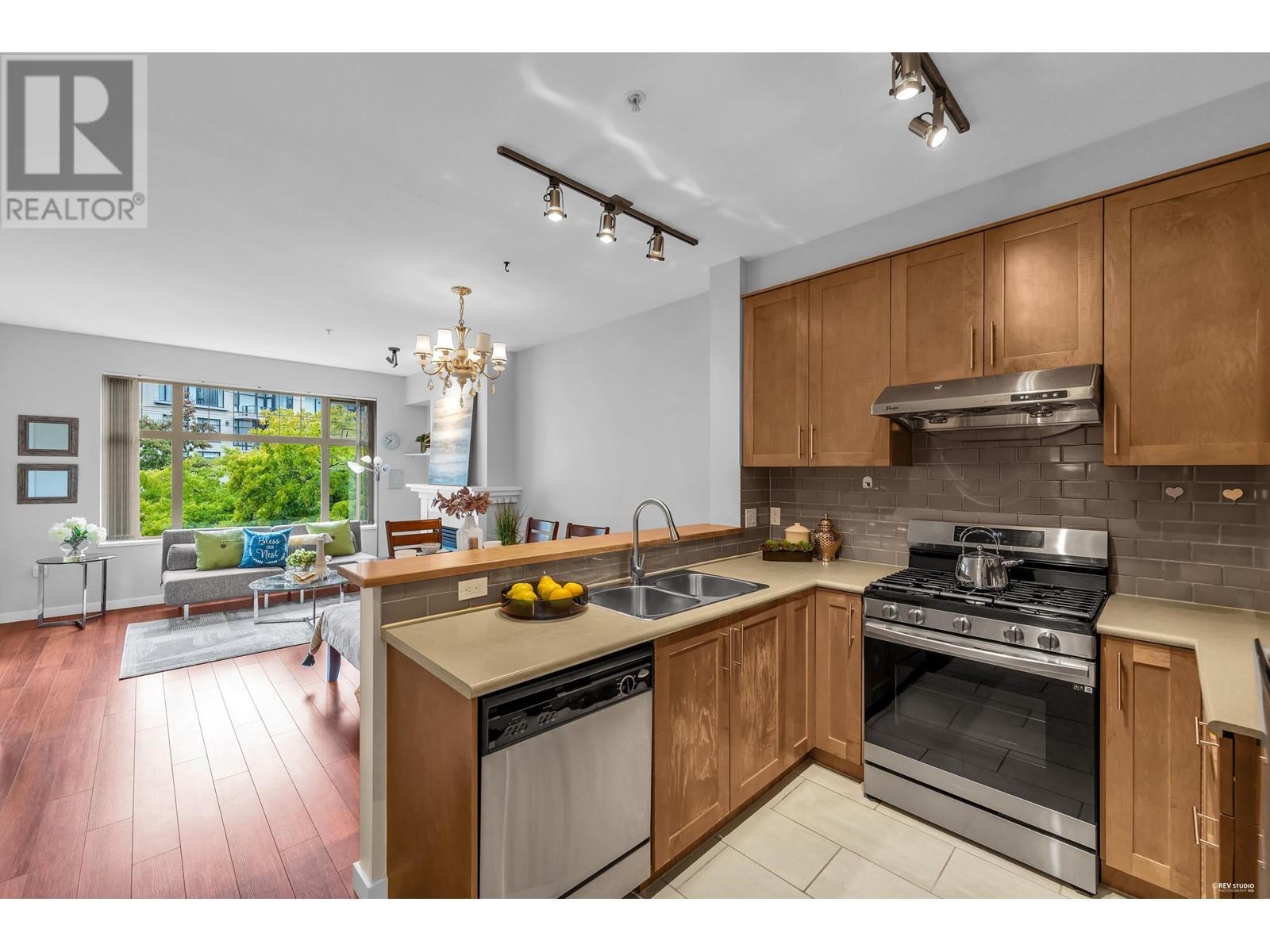 Listing Picture 10 of 34 : 311 4883 MACLURE MEWS, Vancouver / 溫哥華 - 魯藝地產 Yvonne Lu Group - MLS Medallion Club Member