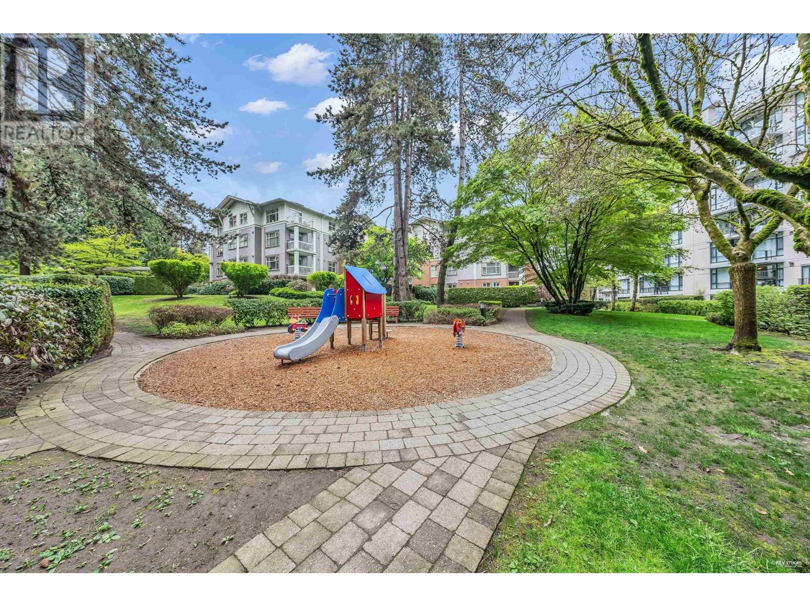 Listing Picture 32 of 34 : 311 4883 MACLURE MEWS, Vancouver / 溫哥華 - 魯藝地產 Yvonne Lu Group - MLS Medallion Club Member