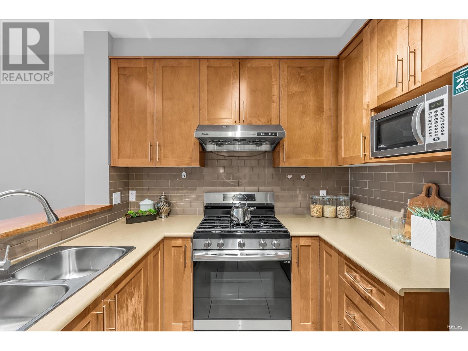 Listing Picture 11 of 34 : 311 4883 MACLURE MEWS, Vancouver / 溫哥華 - 魯藝地產 Yvonne Lu Group - MLS Medallion Club Member