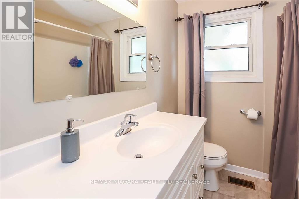 41 Meadowvale Drive, St. Catharines, Ontario  L2N 3Z6 - Photo 13 - X12113751