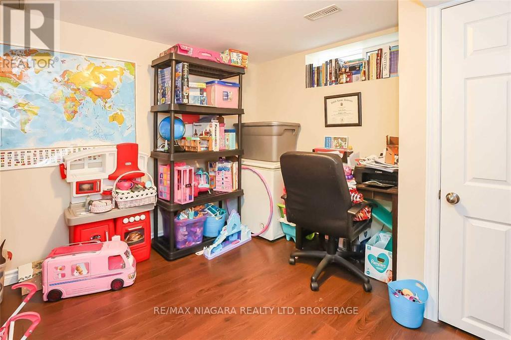 41 Meadowvale Drive, St. Catharines, Ontario  L2N 3Z6 - Photo 22 - X12113751