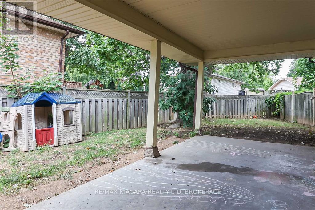 41 Meadowvale Drive, St. Catharines, Ontario  L2N 3Z6 - Photo 24 - X12113751
