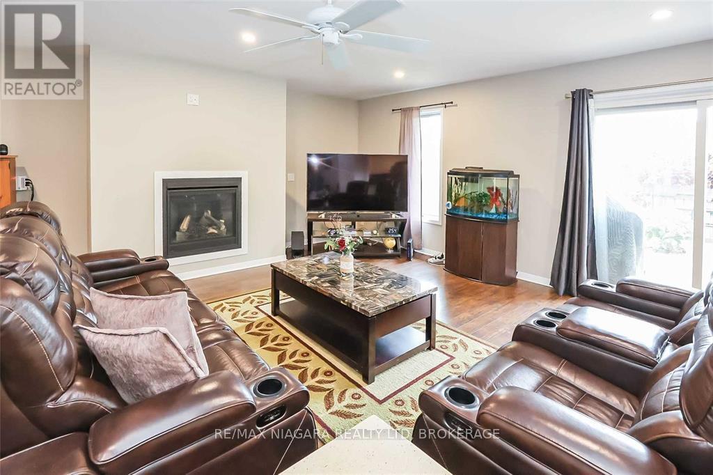 Property at 41 MEADOWVALE DRIVE image 5