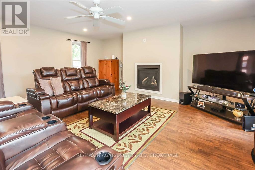 41 Meadowvale Drive, St. Catharines, Ontario  L2N 3Z6 - Photo 6 - X12113751