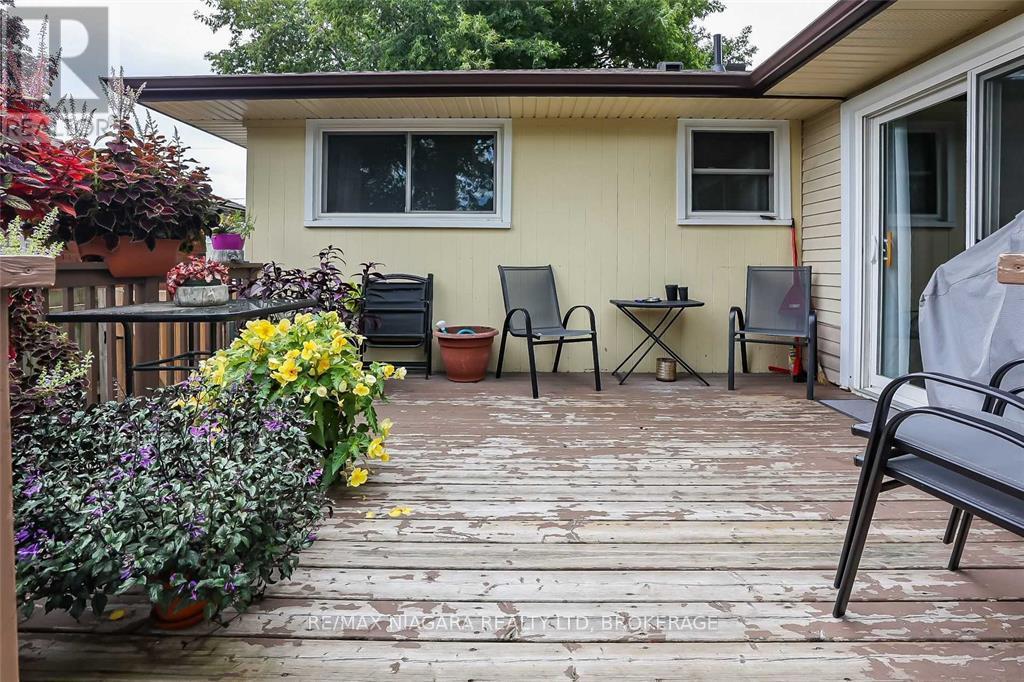41 Meadowvale Drive, St. Catharines, Ontario  L2N 3Z6 - Photo 8 - X12113751