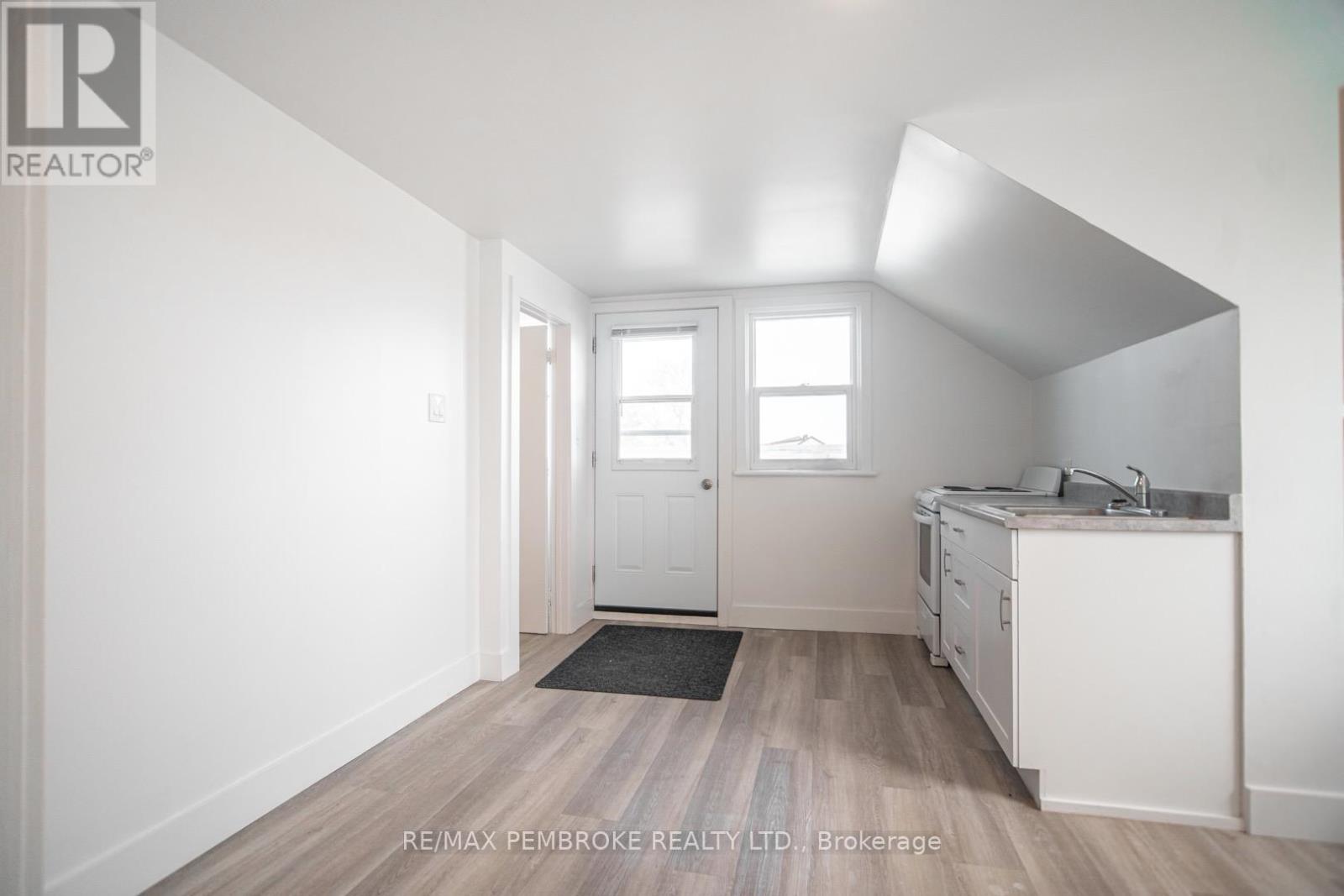 1206 Pembroke Street E, Laurentian Valley, Ontario  K8A 7R6 - Photo 29 - X12113788