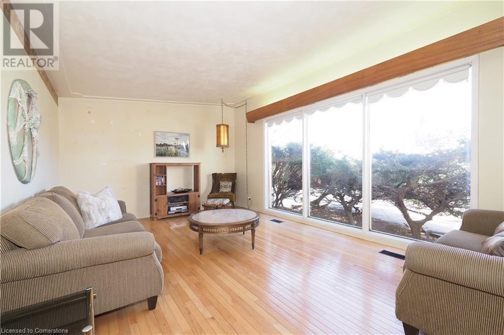 Property at 13 MARKETA Crescent image 5