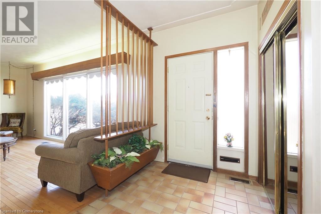 Property at 13 MARKETA Crescent image 3