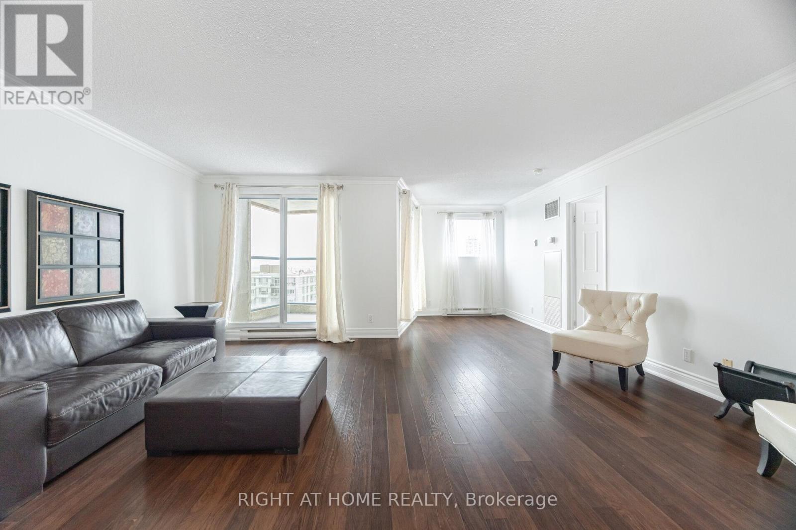 1812 - 77 Harbour Square, Toronto (Waterfront Communities), Ontario  M5J 2S2 - Photo 14 - C12113754