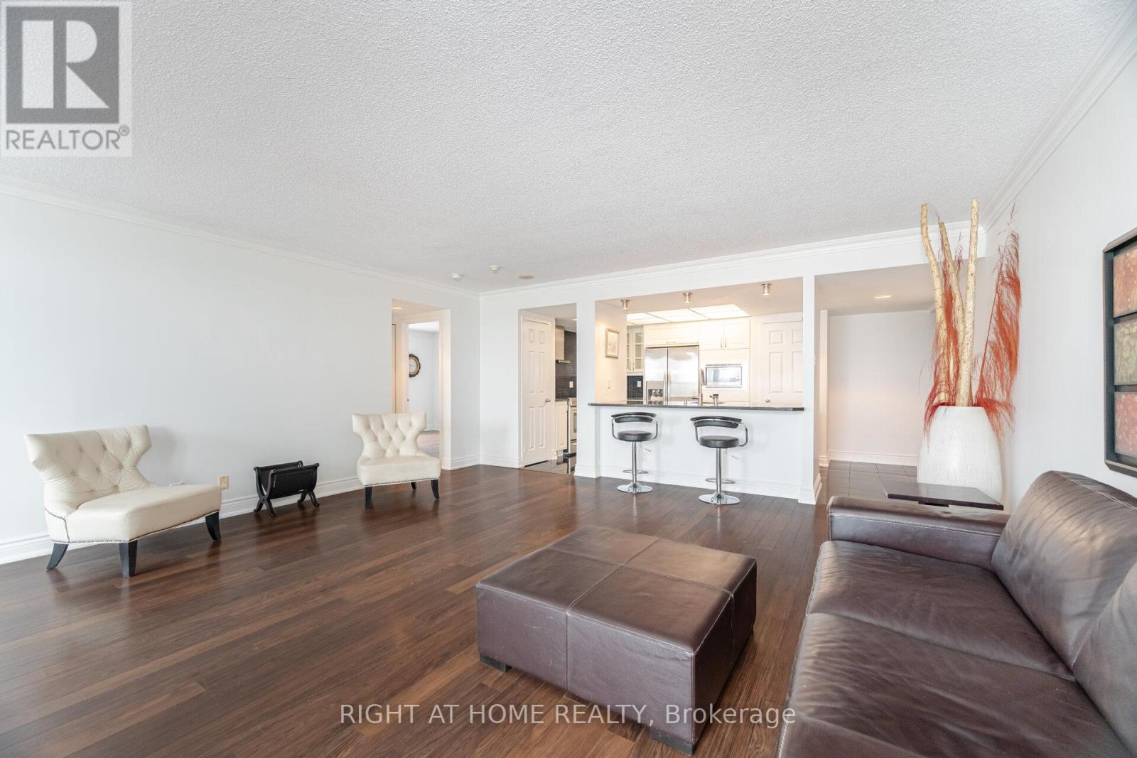 1812 - 77 Harbour Square, Toronto (Waterfront Communities), Ontario  M5J 2S2 - Photo 15 - C12113754