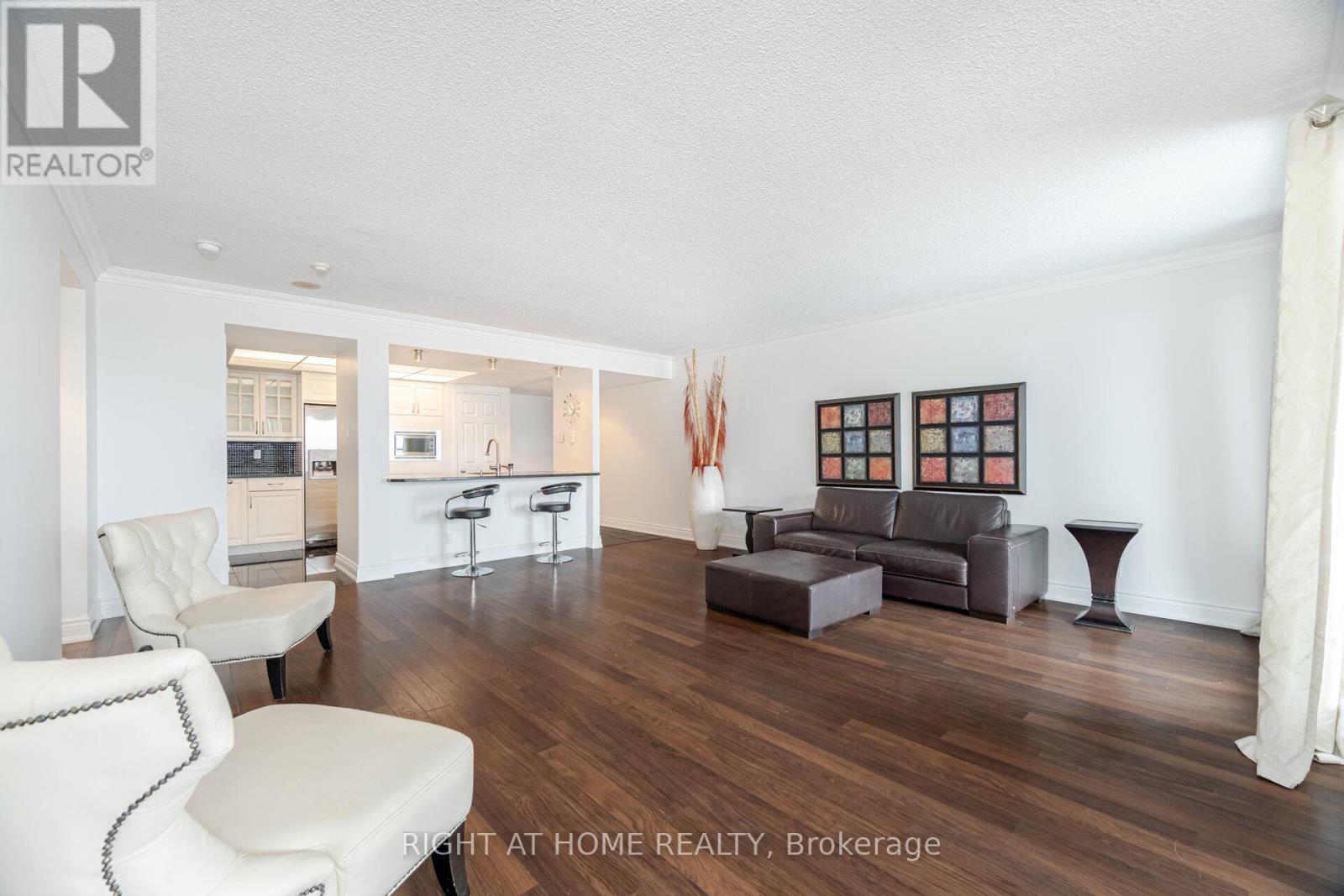 1812 - 77 Harbour Square, Toronto (Waterfront Communities), Ontario  M5J 2S2 - Photo 16 - C12113754