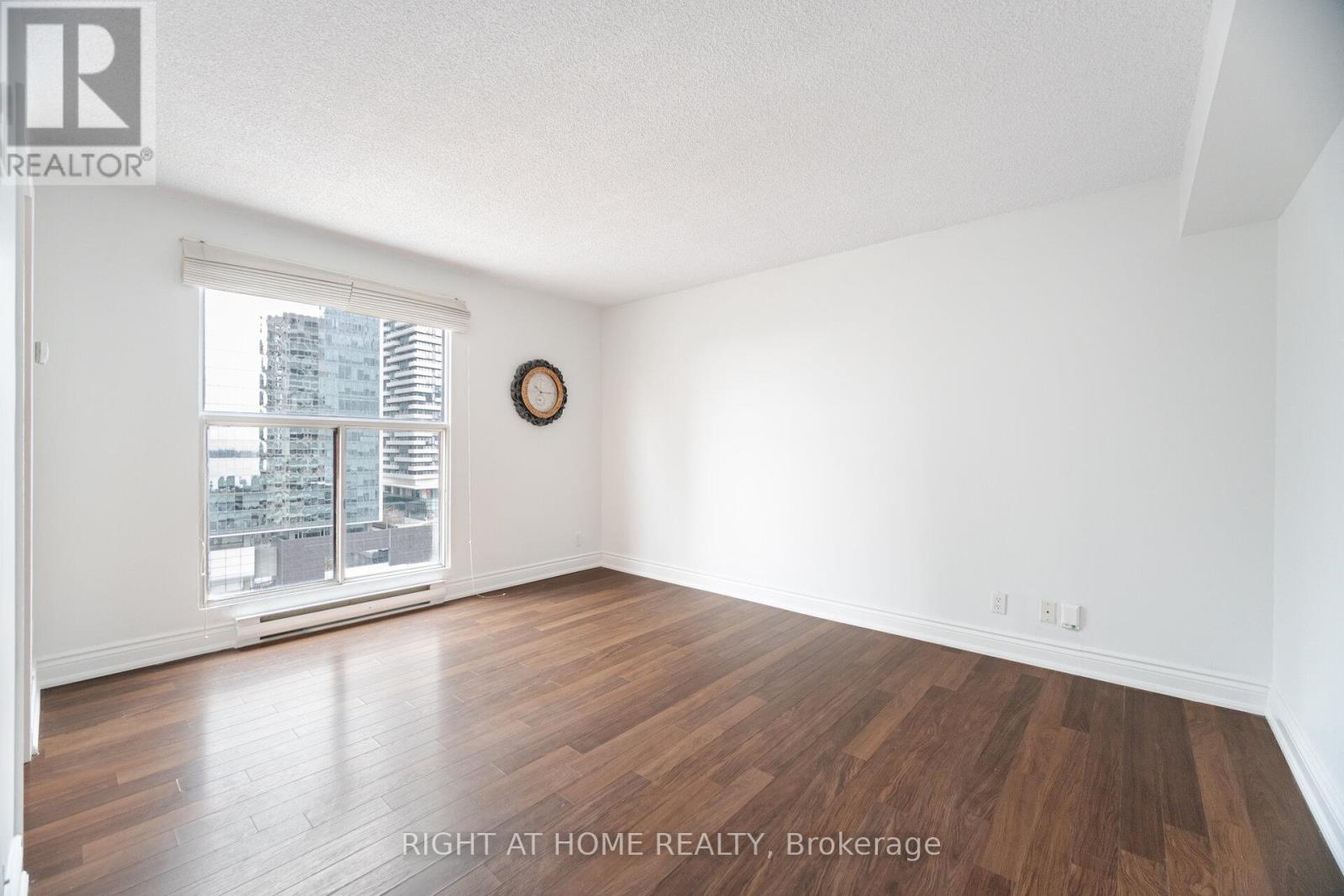 1812 - 77 Harbour Square, Toronto (Waterfront Communities), Ontario  M5J 2S2 - Photo 24 - C12113754