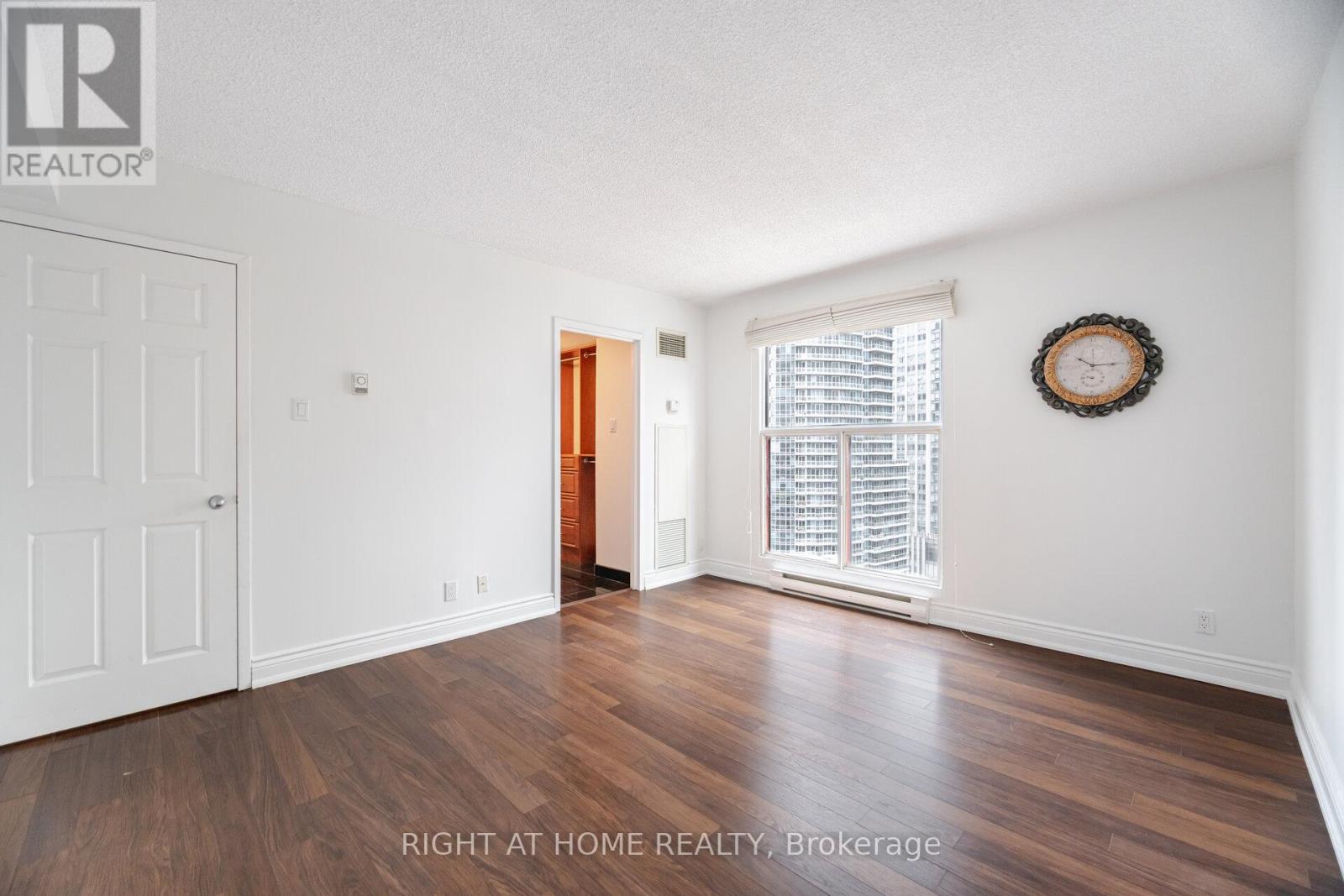 1812 - 77 Harbour Square, Toronto (Waterfront Communities), Ontario  M5J 2S2 - Photo 25 - C12113754