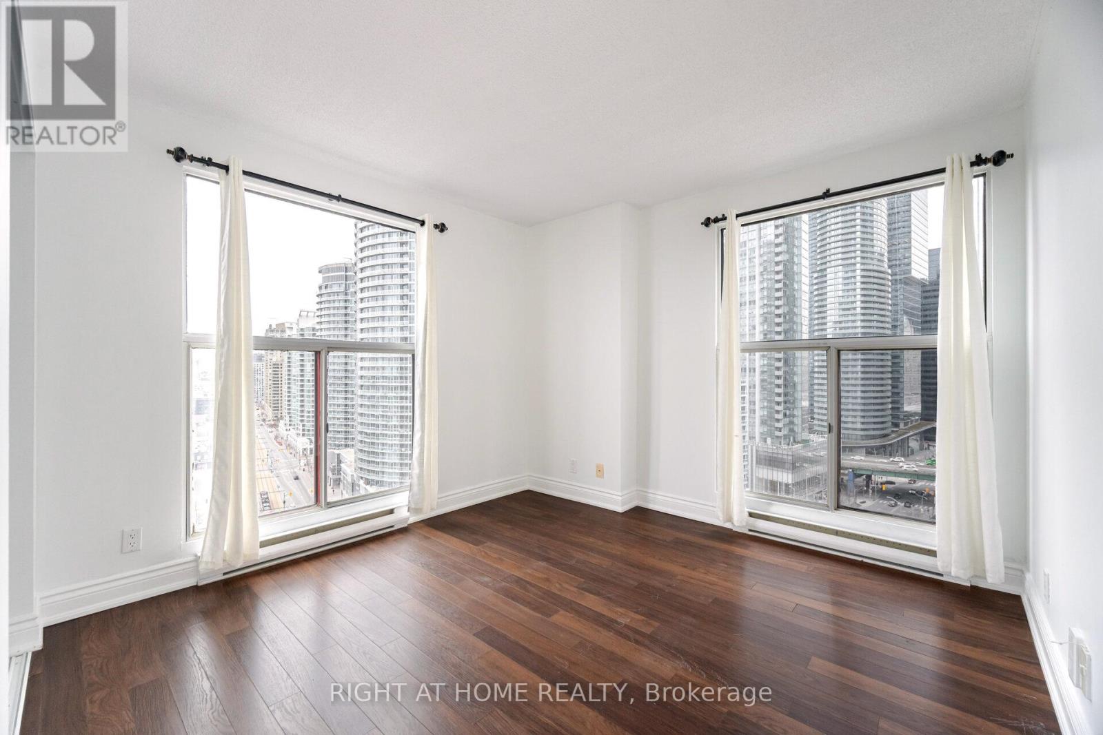 1812 - 77 Harbour Square, Toronto (Waterfront Communities), Ontario  M5J 2S2 - Photo 30 - C12113754
