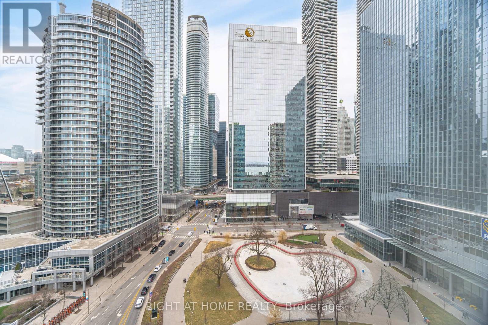 1812 - 77 Harbour Square, Toronto (Waterfront Communities), Ontario  M5J 2S2 - Photo 32 - C12113754